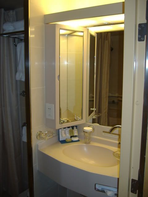 NoordamStateroom5002005.jpg