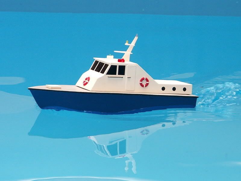 Kartonowy model RC w skali 1:50 podczas pokazów II WSMK Kartonowy model RC w skali 1:50 podczas pokazów II WSMK