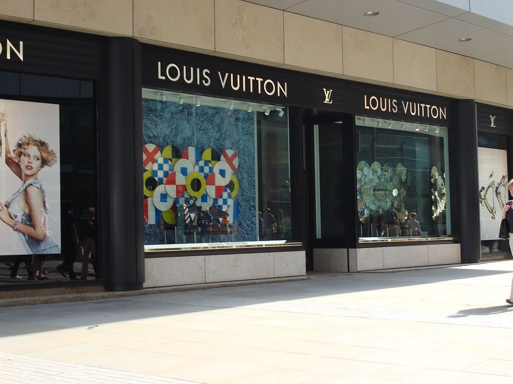 Louis Vuitton Dress Code