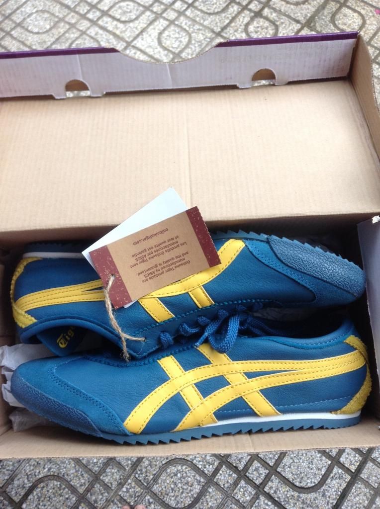 1 đôi CONVERSE CLASSIC màu TRẮNG cổ cao size 8 hoặc đổi size 7 !!!!! Giá tốt - 1