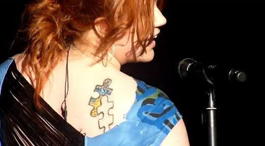 Kelly has a new tattoo to show off!! Its a puzzle piece or "A Piece of Kelly 