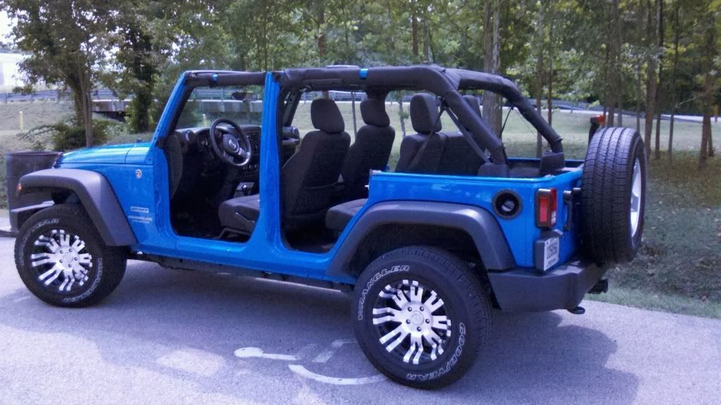 IMAGE: http://i168.photobucket.com/albums/u190/slamin81/2011%20Jeep/41.jpg