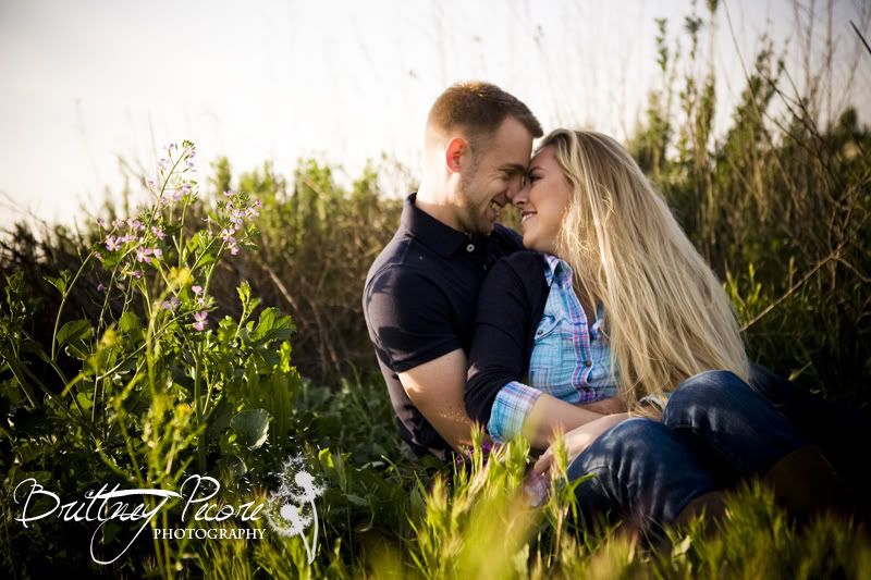 corona engagement,romantic outdoor pictures