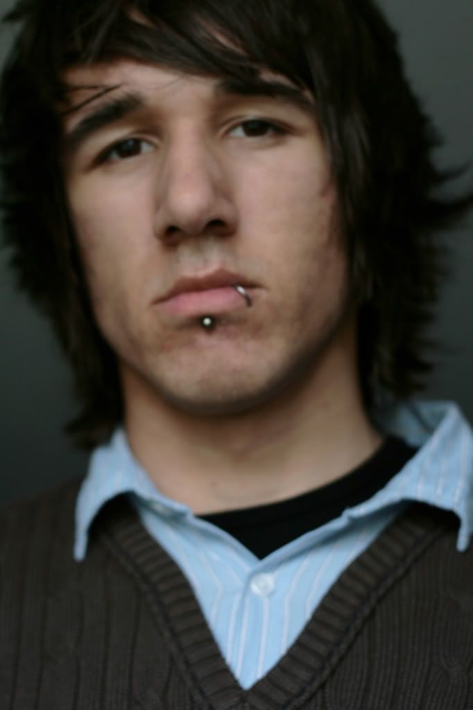 IMAGE: http://i168.photobucket.com/albums/u197/gibbo182/Selfportrait2.jpg