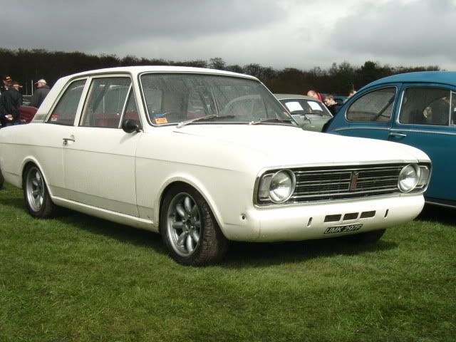 http://i168.photobucket.com/albums/u197/ianianstewart/WheelsDay2006046.jpg